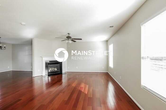 3138 Buckleigh Dr - Photo 4 of 17