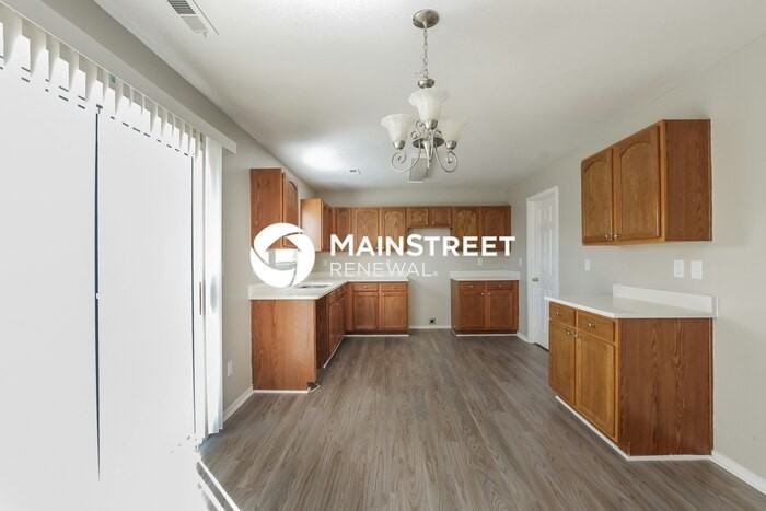 3138 Buckleigh Dr - Photo 6 of 17