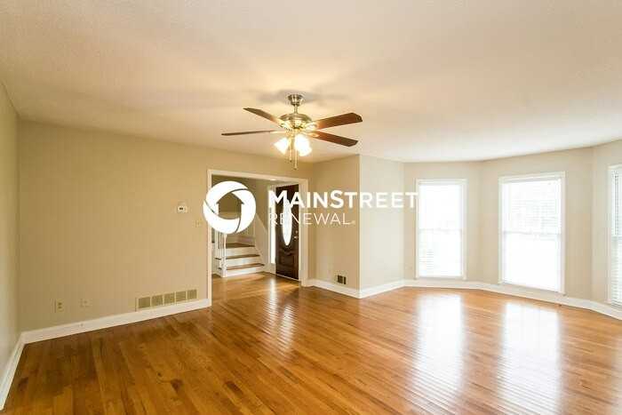 2762 Hunters Ct - Photo 2 of 15