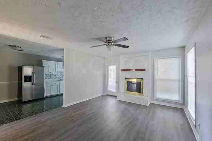 908 Inglewood Ln - Photo 4 of 26