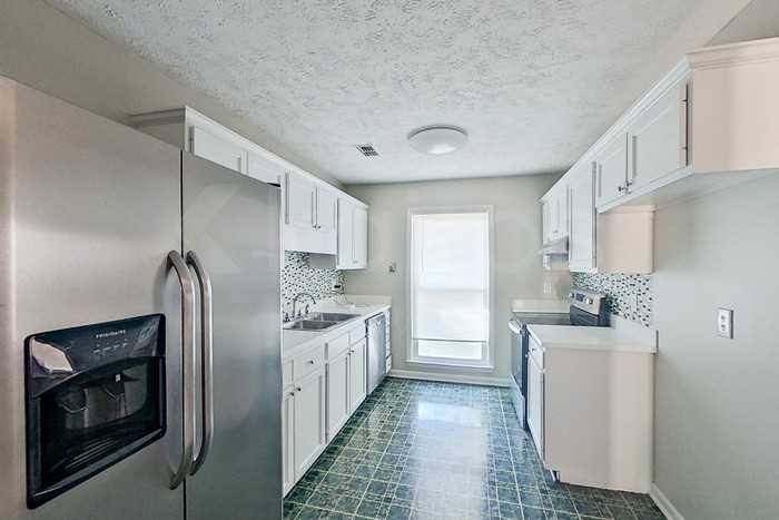 908 Inglewood Ln - Photo 5 of 26