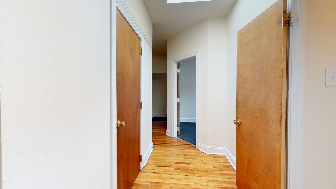 Royal Chester Apartments - Photo 4 of 50