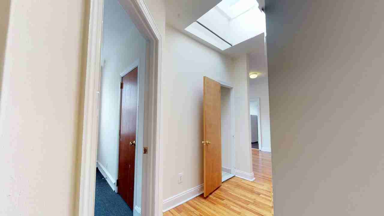 Royal Chester Apartments - Photo 5 of 50