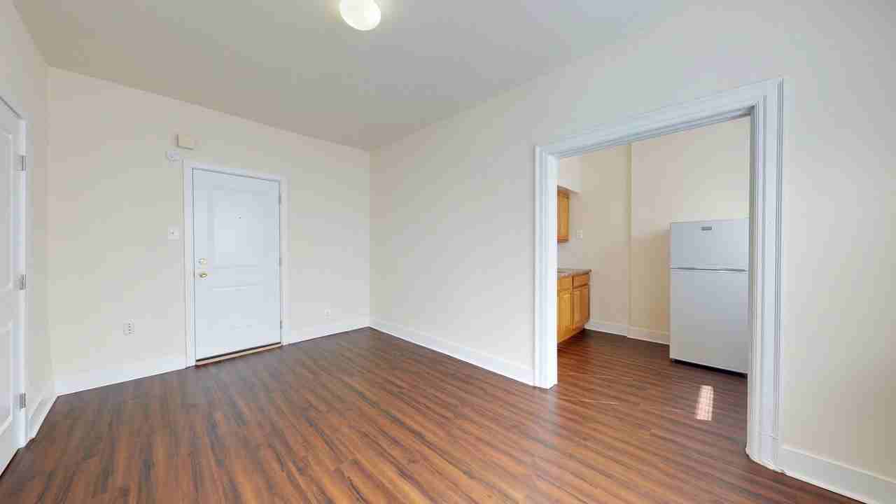 Royal Chester Apartments - Photo 7 of 50