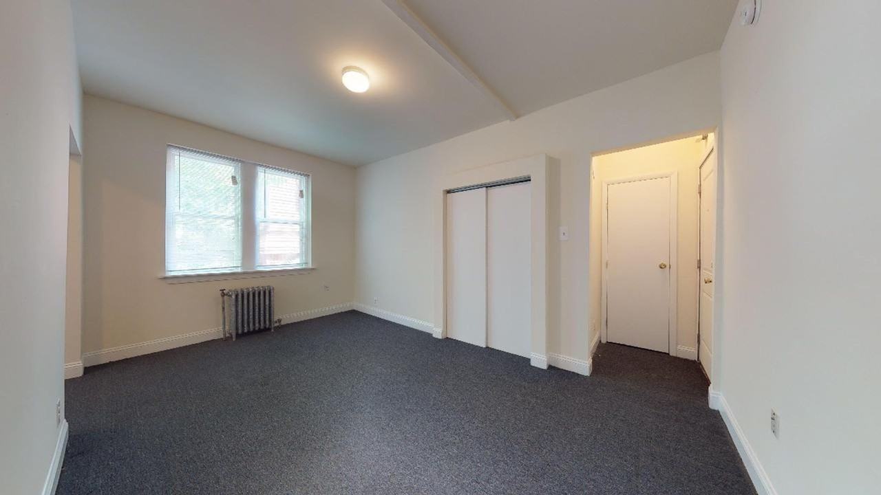Royal Chester Apartments - Photo 3 of 14