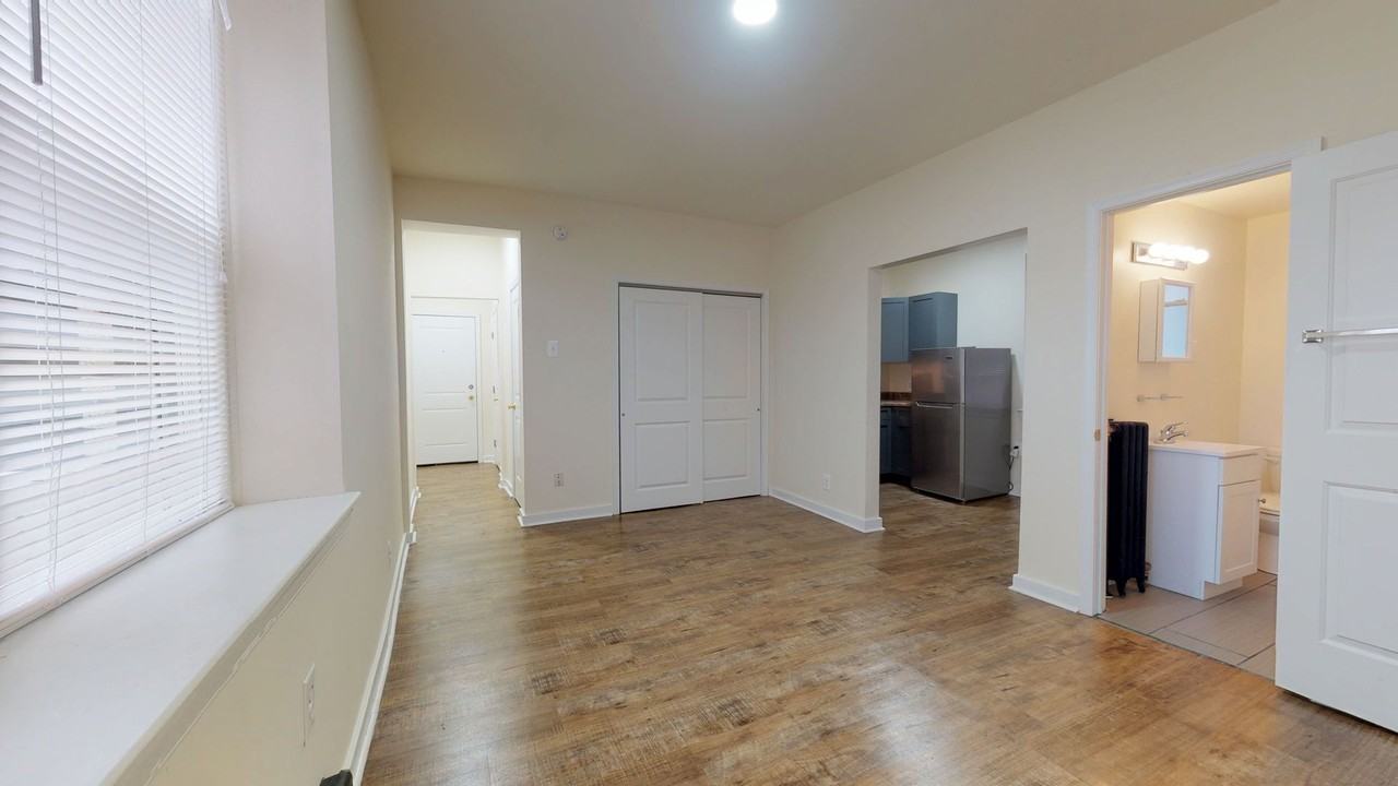 Royal Chester Apartments - Photo 4 of 14