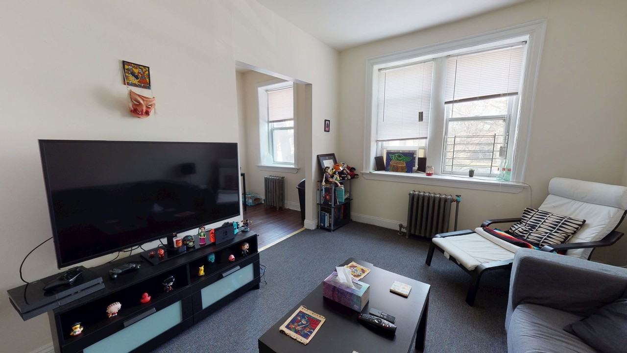 Royal Chester Apartments - Photo 5 of 14