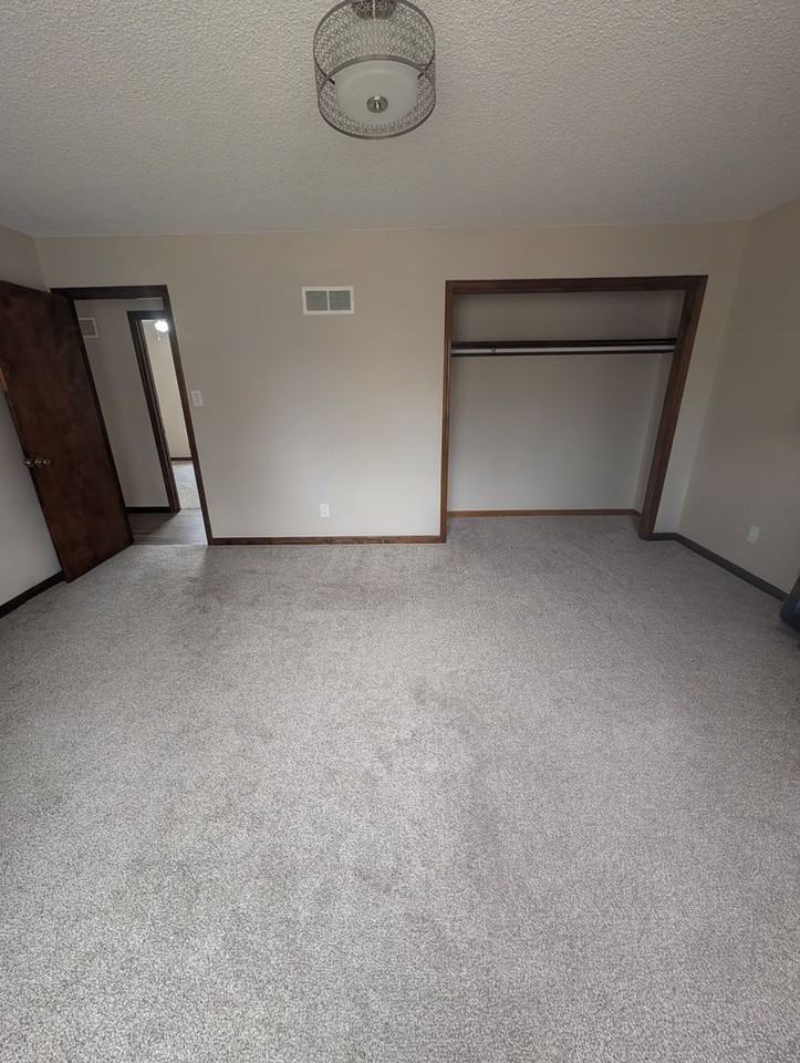2605 Sw Osborn Rd - Photo 5 of 20