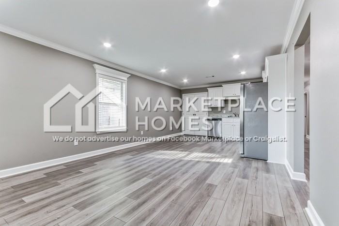 1519 W 15th St - Photo 3 of 33