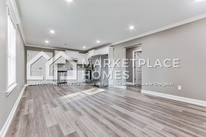 1519 W 15th St - Photo 4 of 33