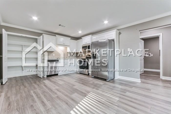 1519 W 15th St - Photo 6 of 33