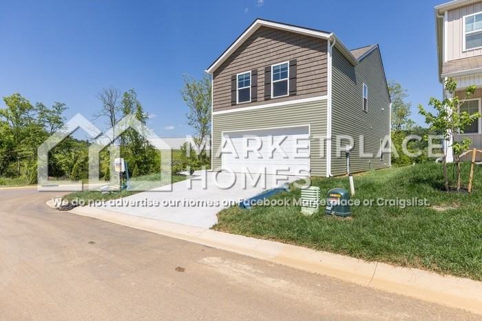 702 Newtons Way - Photo 2 of 34