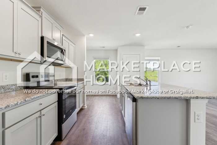 702 Newtons Way - Photo 7 of 34