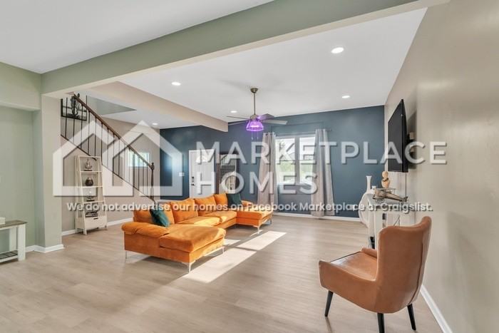 1917 N College Ave - Photo 4 of 27