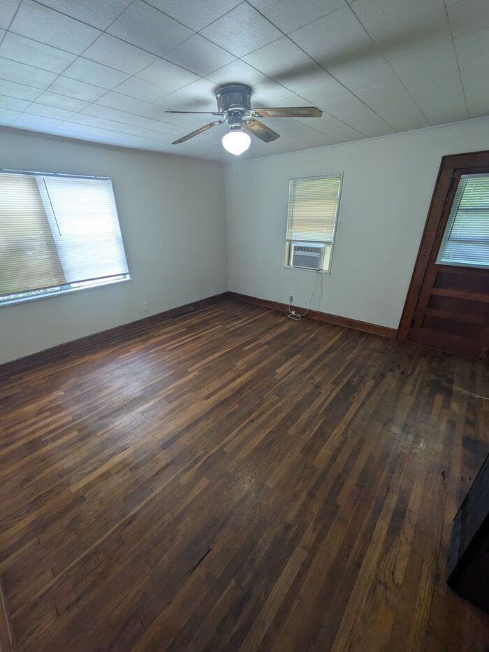 962 7th St Ne #962 - Photo 2 of 7