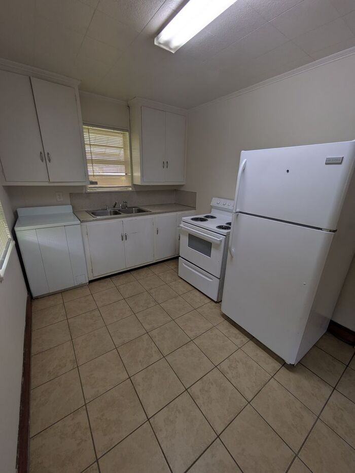 962 7th St Ne #962 - Photo 3 of 7