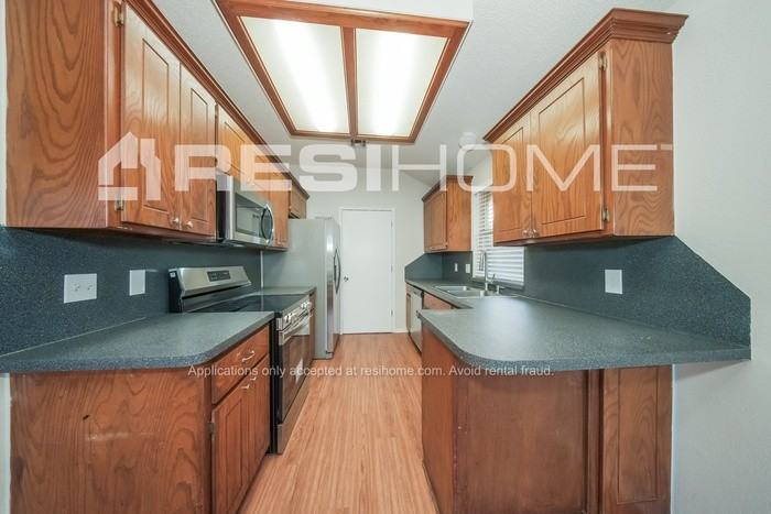 9212 S Bryant Ter - Photo 5 of 18