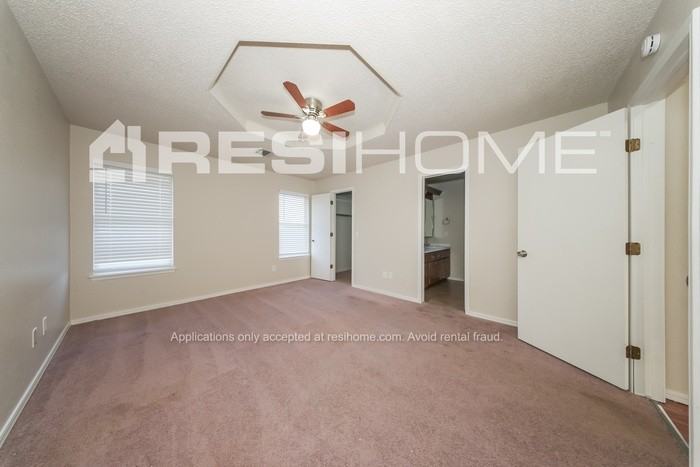 9212 S Bryant Ter - Photo 7 of 18