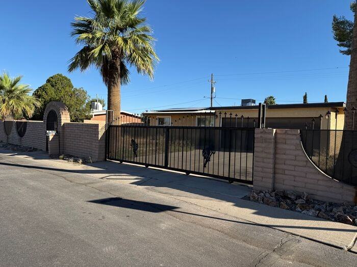 5665 S Bryant Ave - Photo 2 of 19