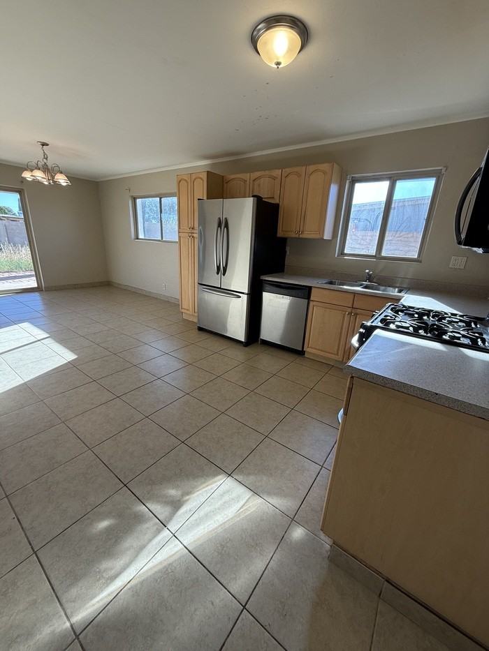 5665 S Bryant Ave - Photo 6 of 19