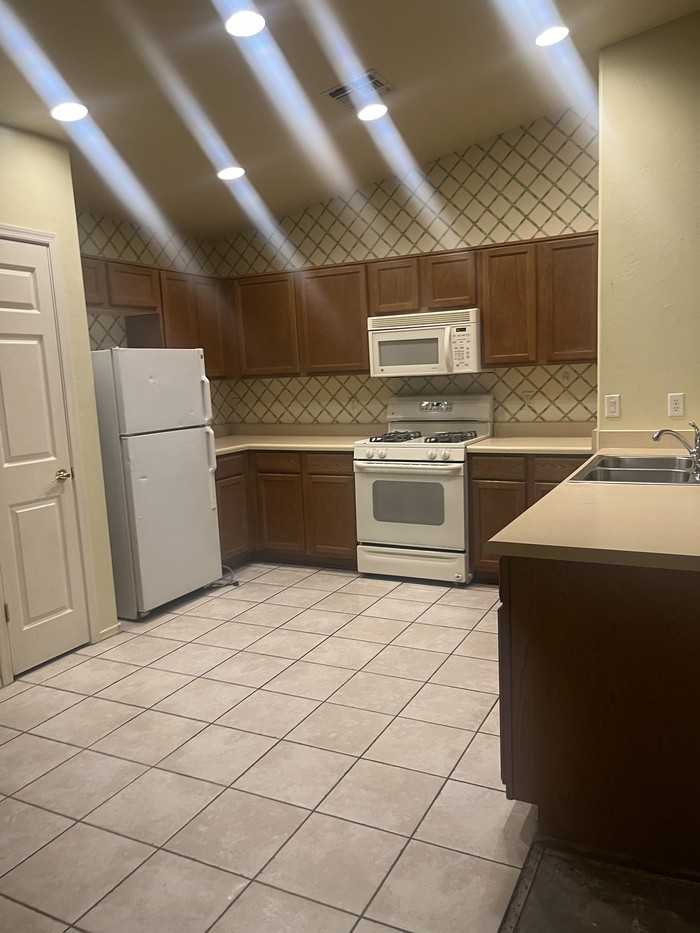 2864 E Paseo La Tierra Buena - Photo 4 of 13