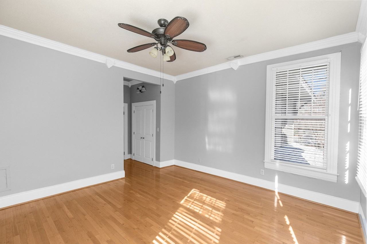 Aura on 14th - Photo 3 of 4