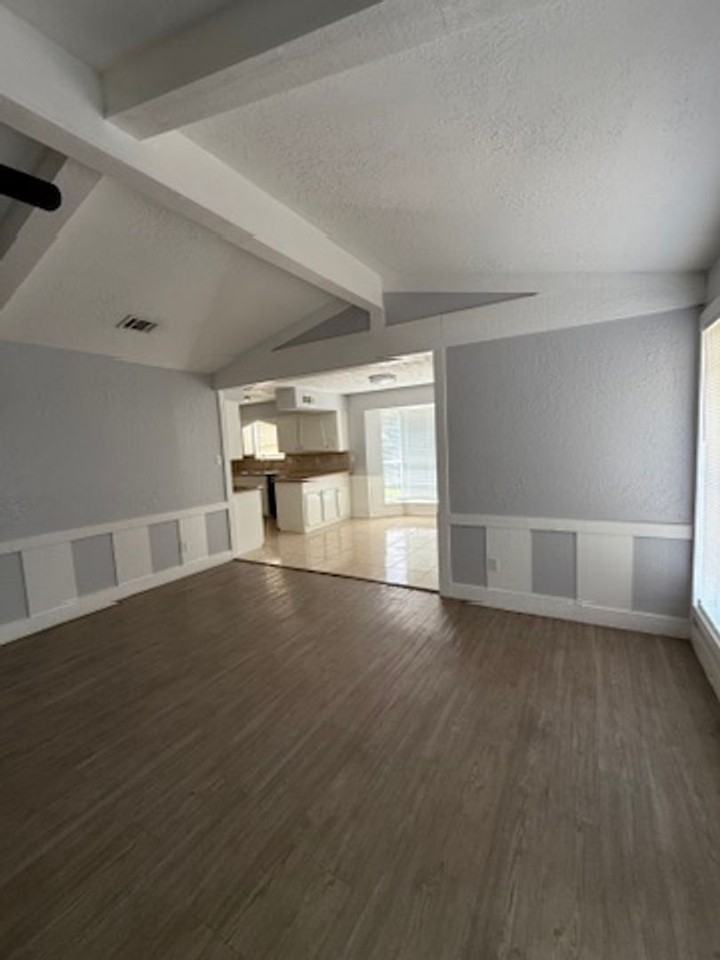 5218 Long Creek Ln - Photo 3 of 10