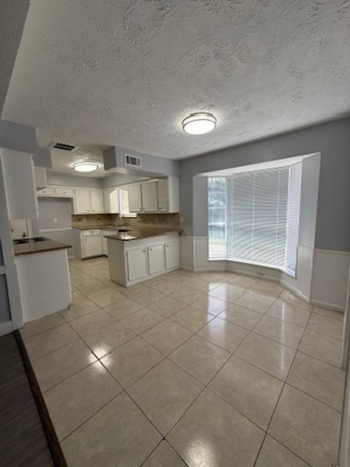 5218 Long Creek Ln - Photo 4 of 10
