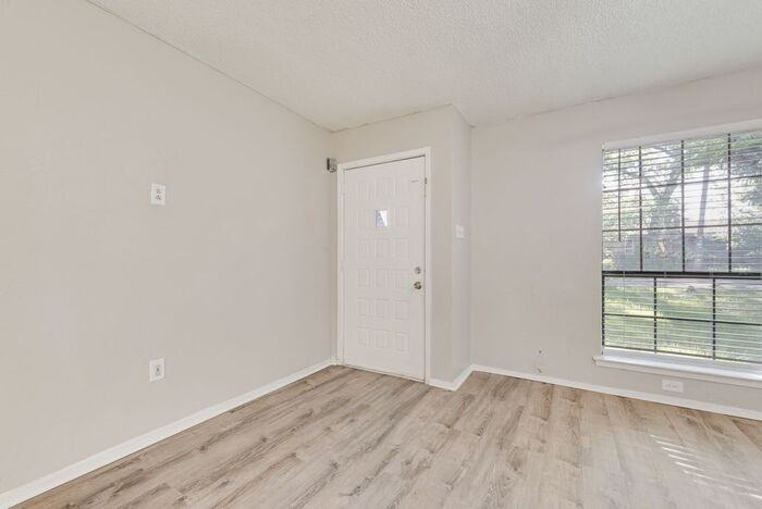 1924 Etain Rd - Photo 3 of 19