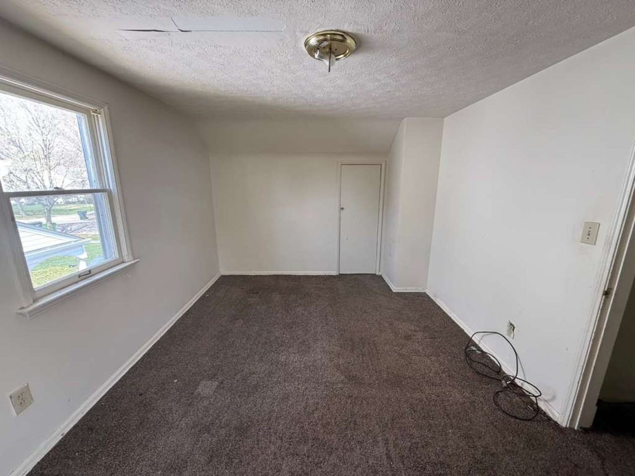 20206 Shakerwood Rd - Photo 3 of 13