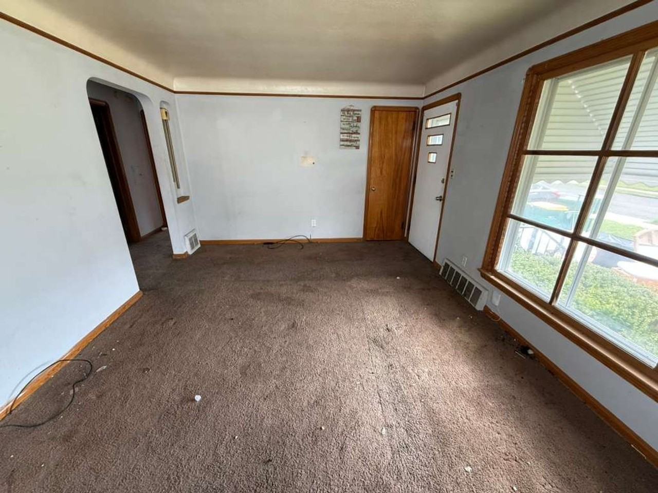 16011 Maplewood Ave - Photo 5 of 11