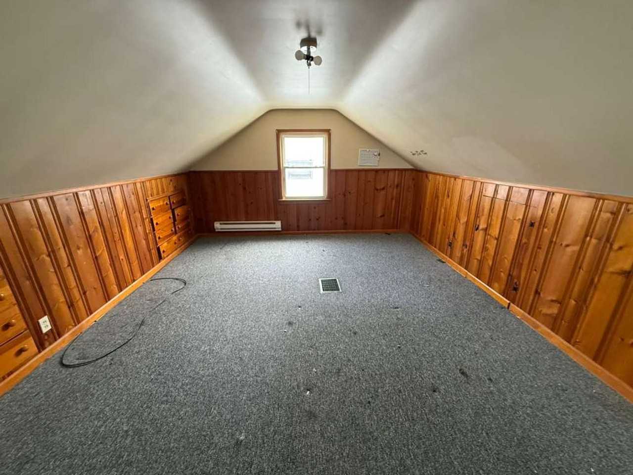 16011 Maplewood Ave - Photo 6 of 11