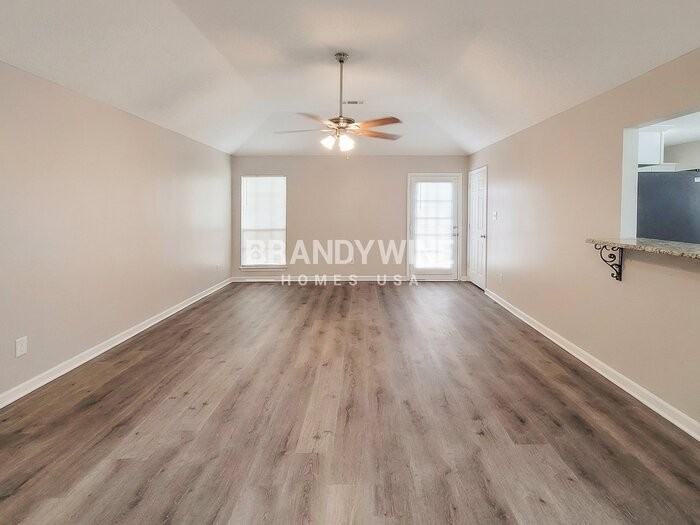 7123 Amberly Way Dr - Photo 4 of 27