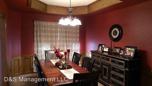 11804 Skyway Ave - Photo 2 of 12