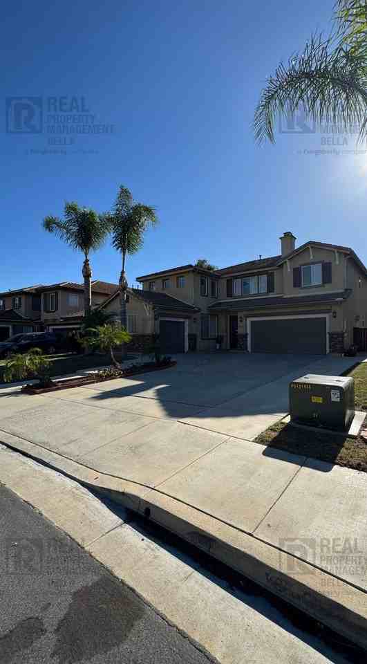 26196 Palm Tree Ln - Photo 2 of 50