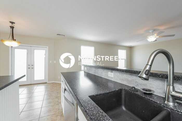 13872 Lilac St - Photo 5 of 15