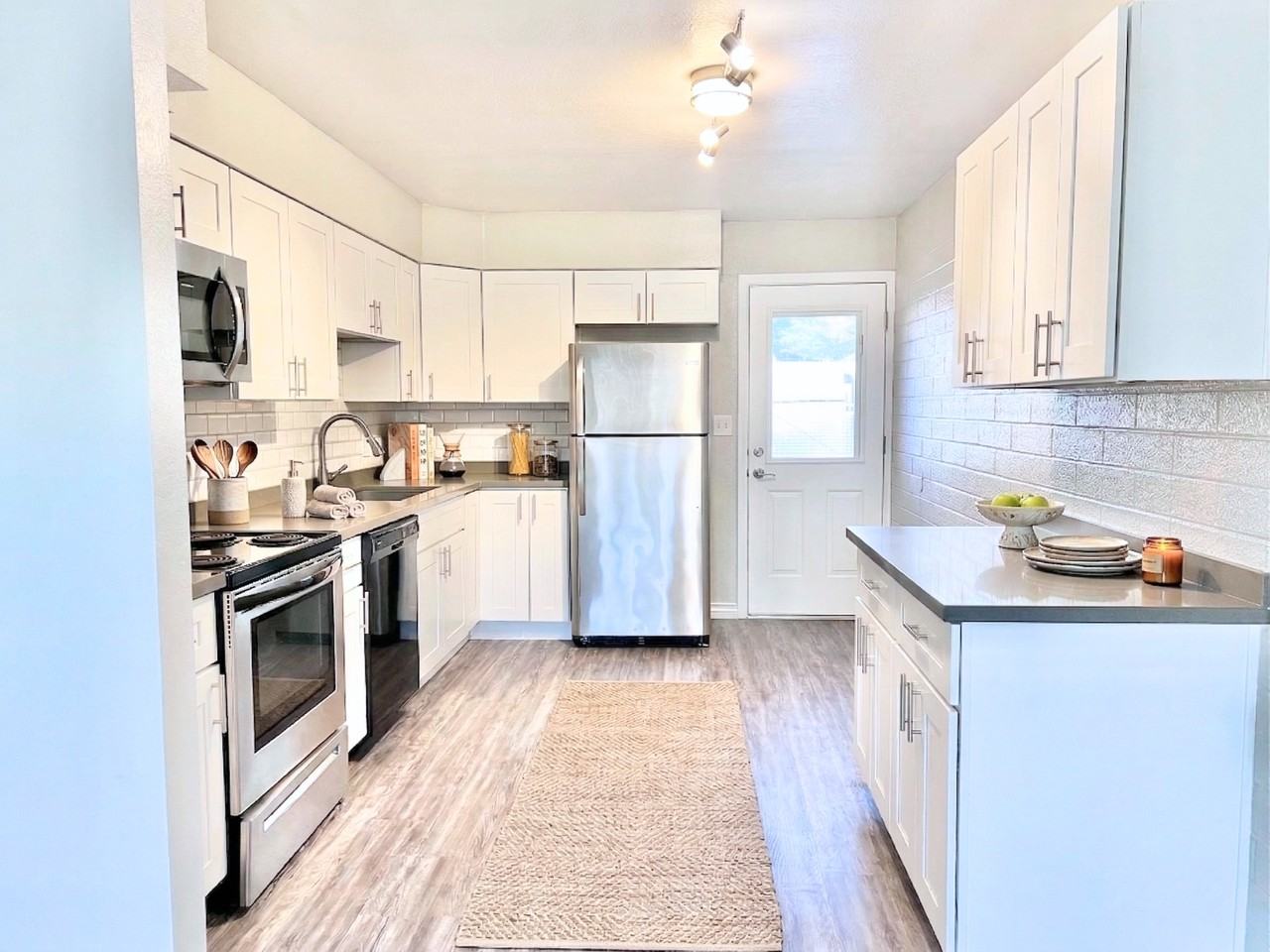 4760 N 28th St #24 - Photo 5 of 19