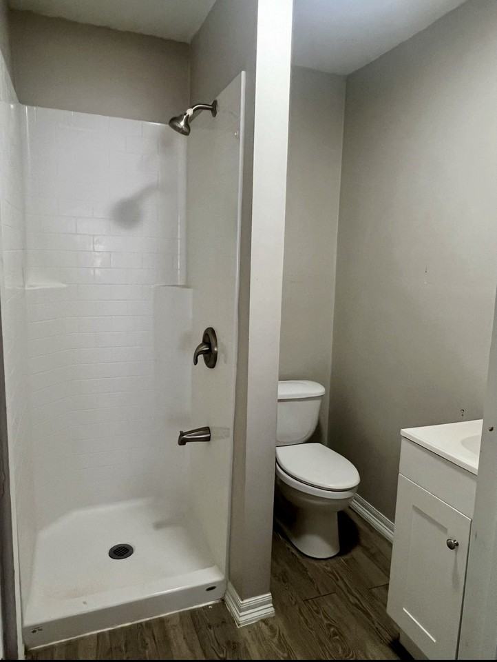 415 Randall St #NA - Photo 7 of 9