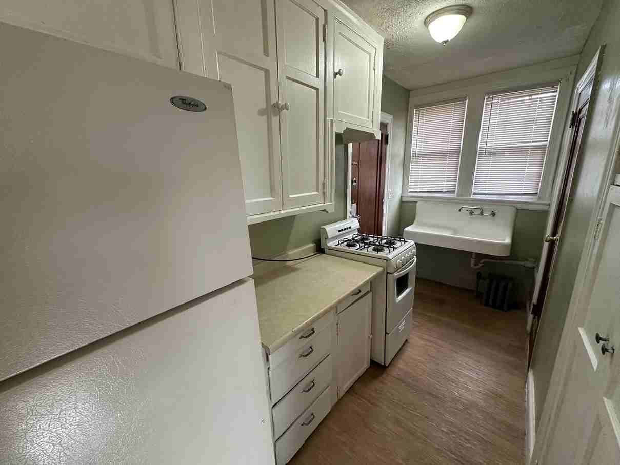 509 3rd St #7 - Photo 2 of 10