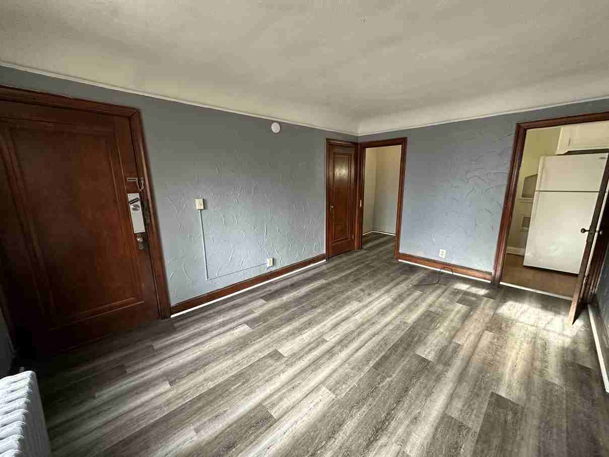 509 3rd St #7 - Photo 3 of 10