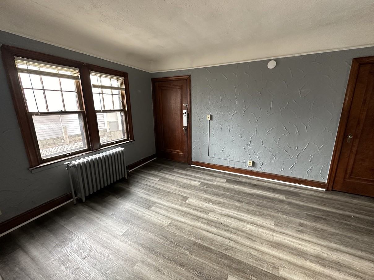 509 3rd St #7 - Photo 4 of 10