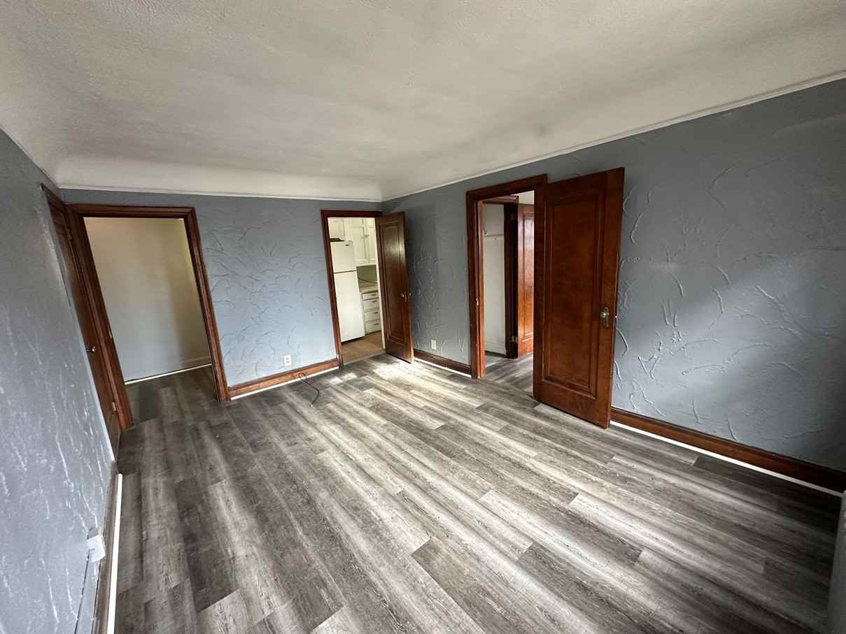 509 3rd St #7 - Photo 5 of 10