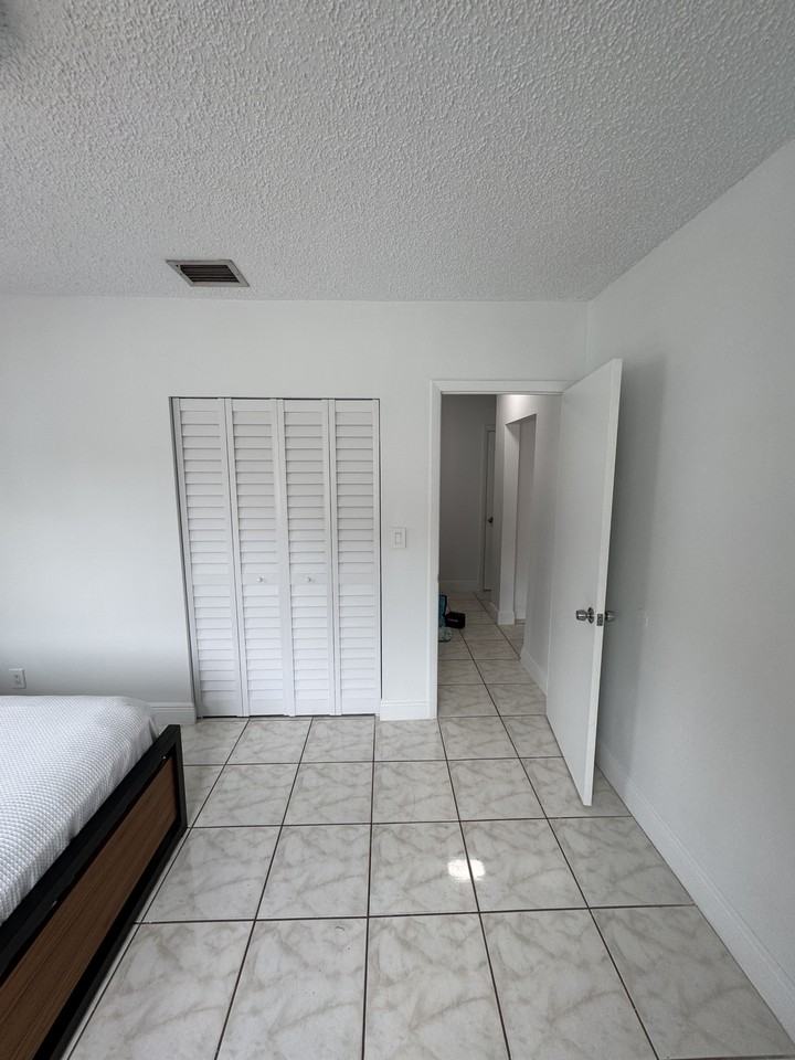 1640 Sw 20th St #NA - Photo 2 of 15