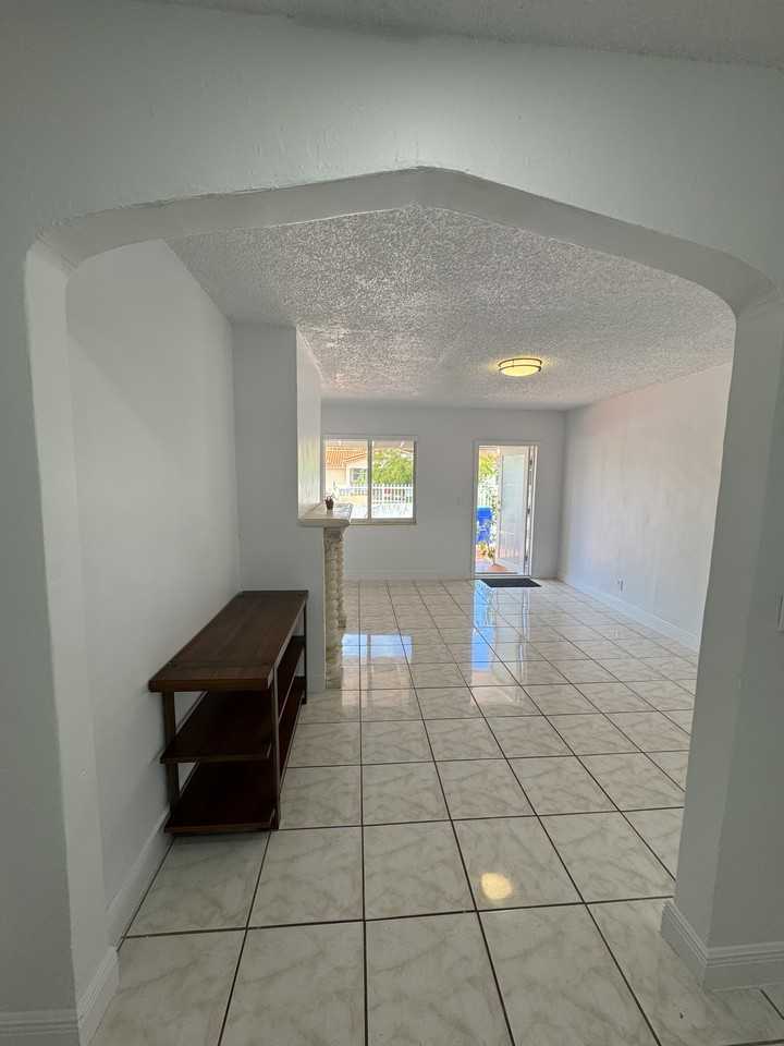 1640 Sw 20th St #NA - Photo 3 of 15