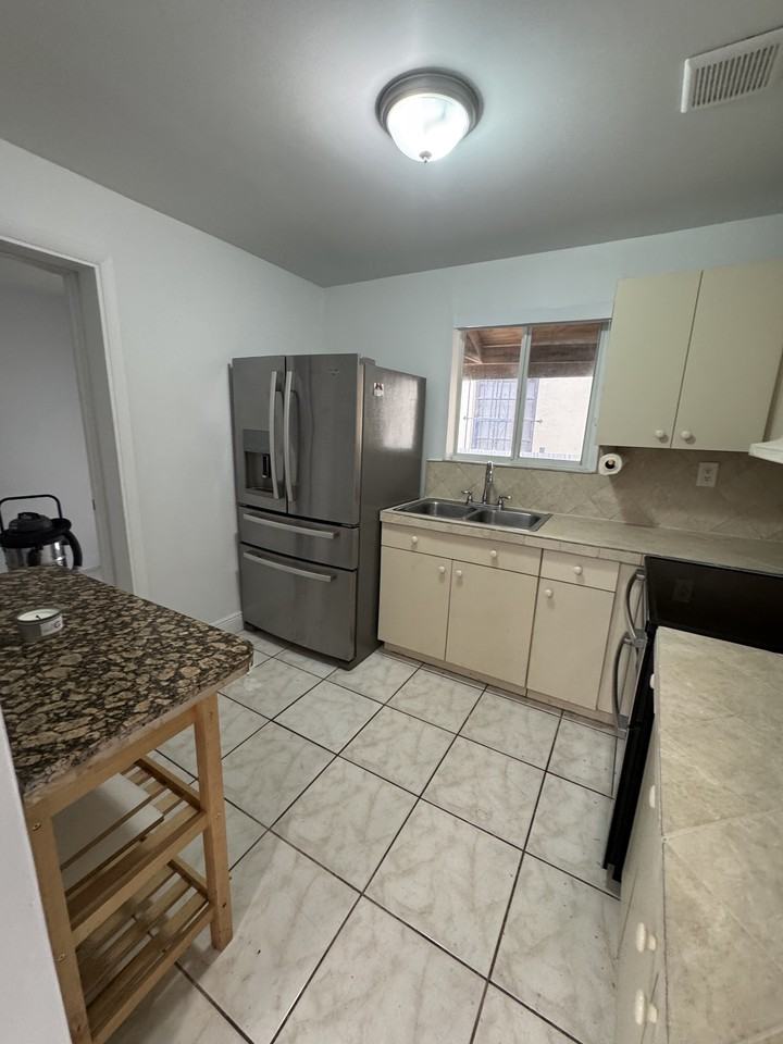 1640 Sw 20th St #NA - Photo 4 of 15