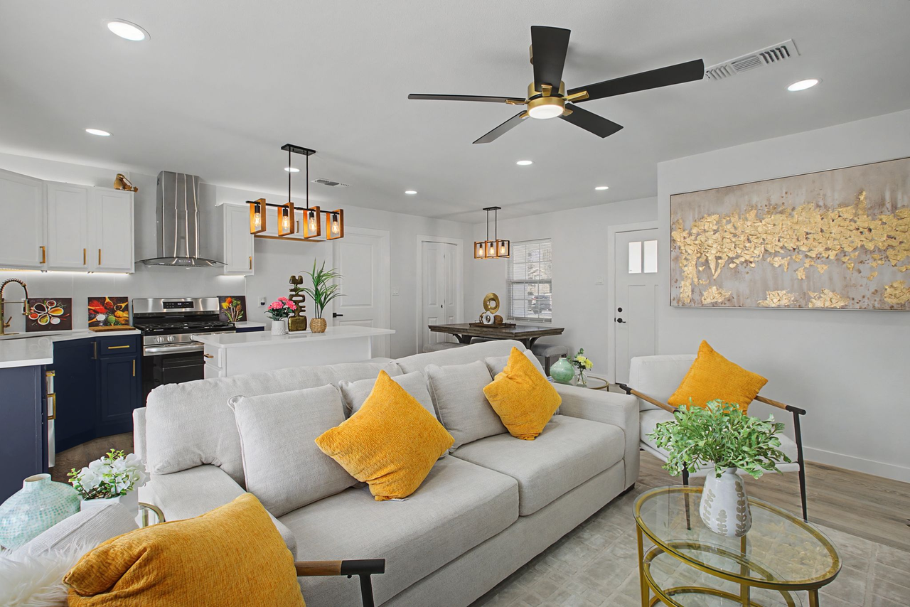 806 Laguna Dr #NA - Photo 3 of 19