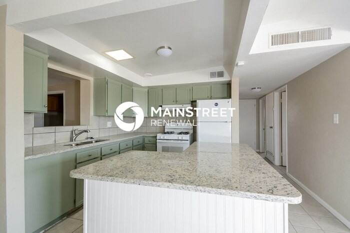 1051 S Duke Dr - Photo 5 of 16