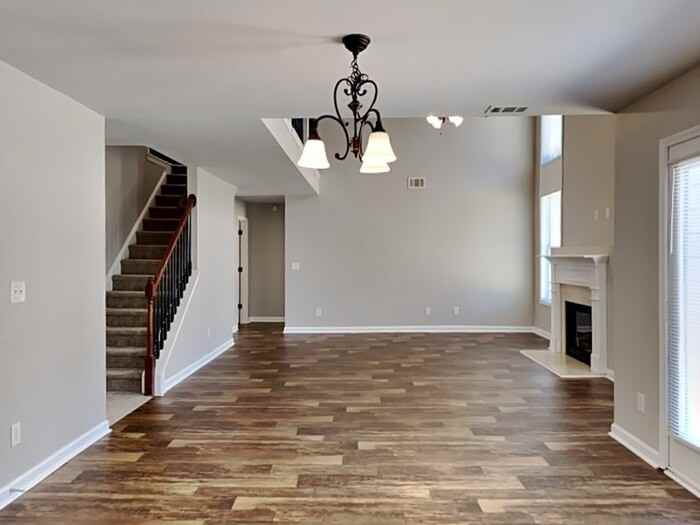 1979 Raegan Way - Photo 4 of 28