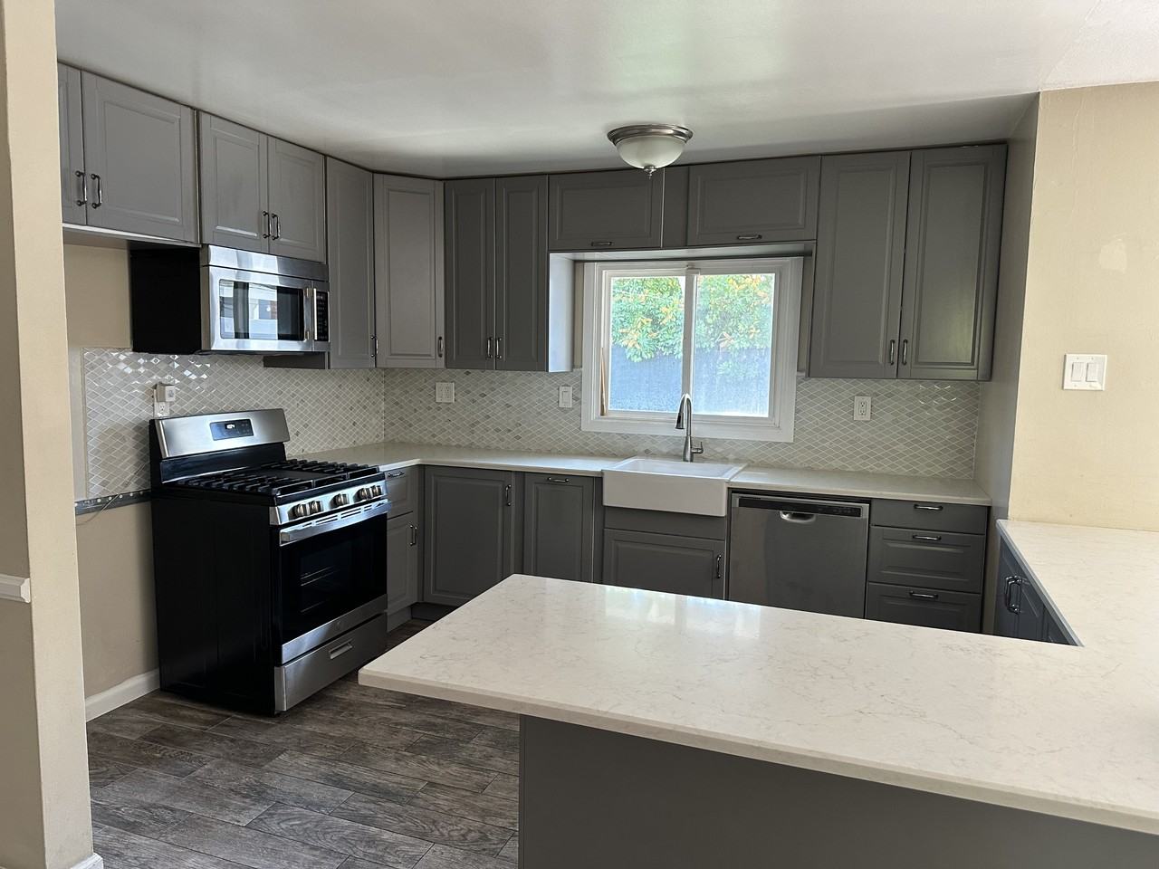 184 E 19th St #NA - Photo 4 of 17