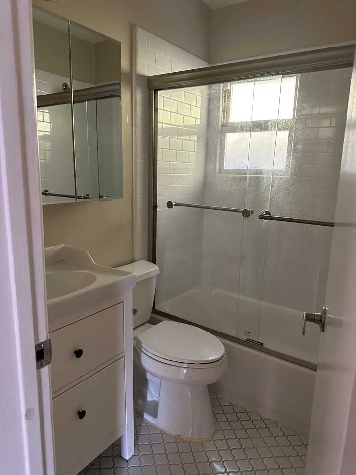 184 E 19th St #NA - Photo 6 of 17